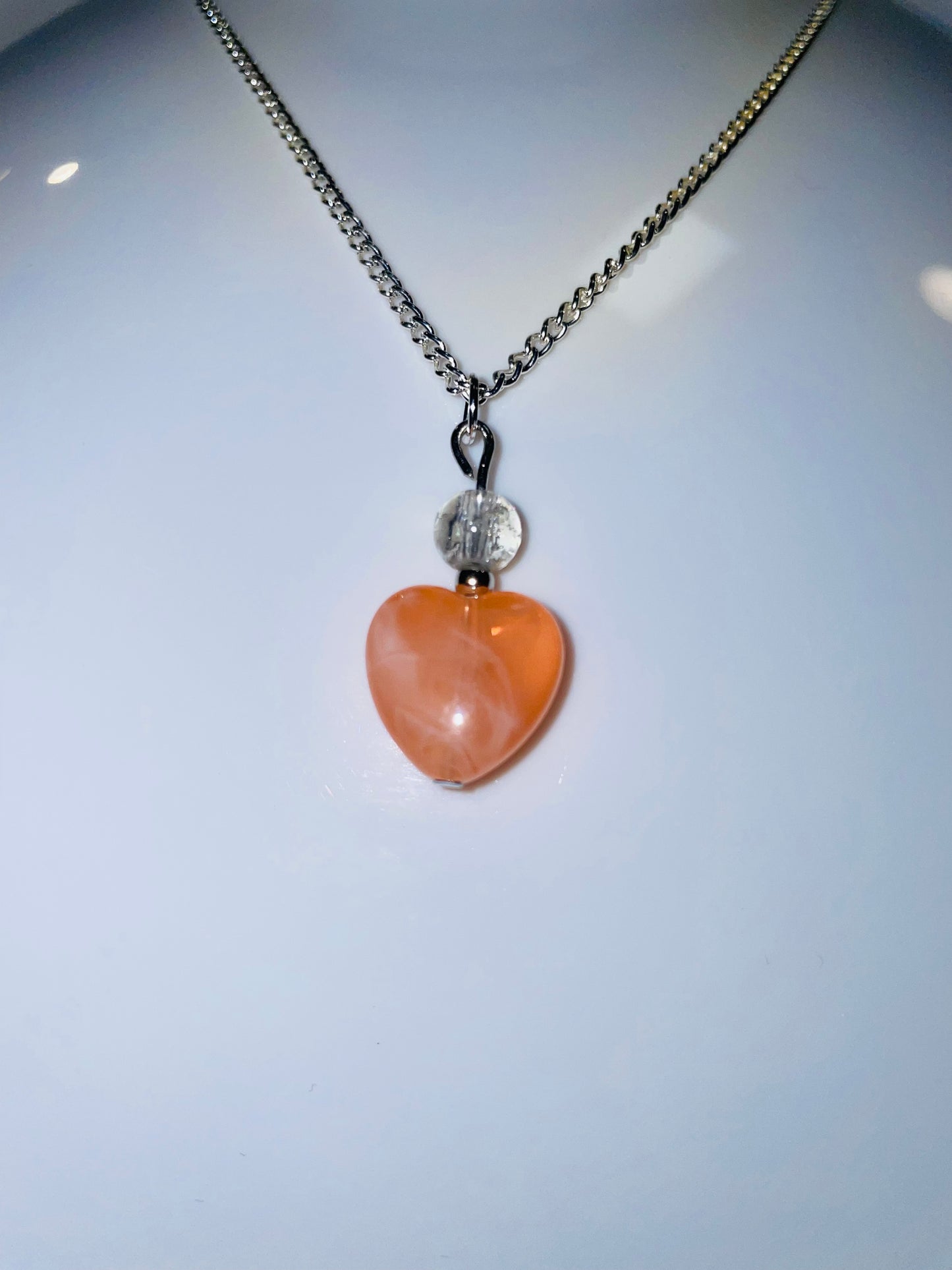 Silver Peach heart D halsband