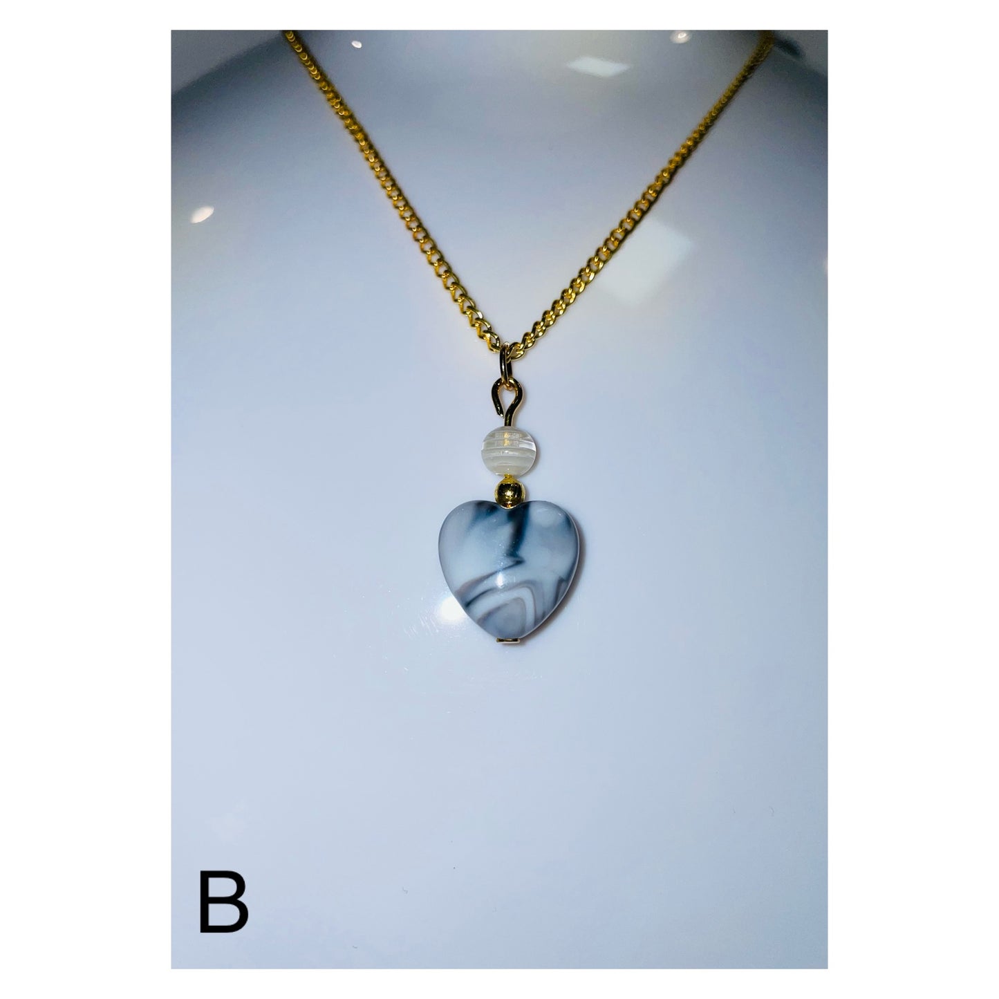 Gold Marble heart B halsband