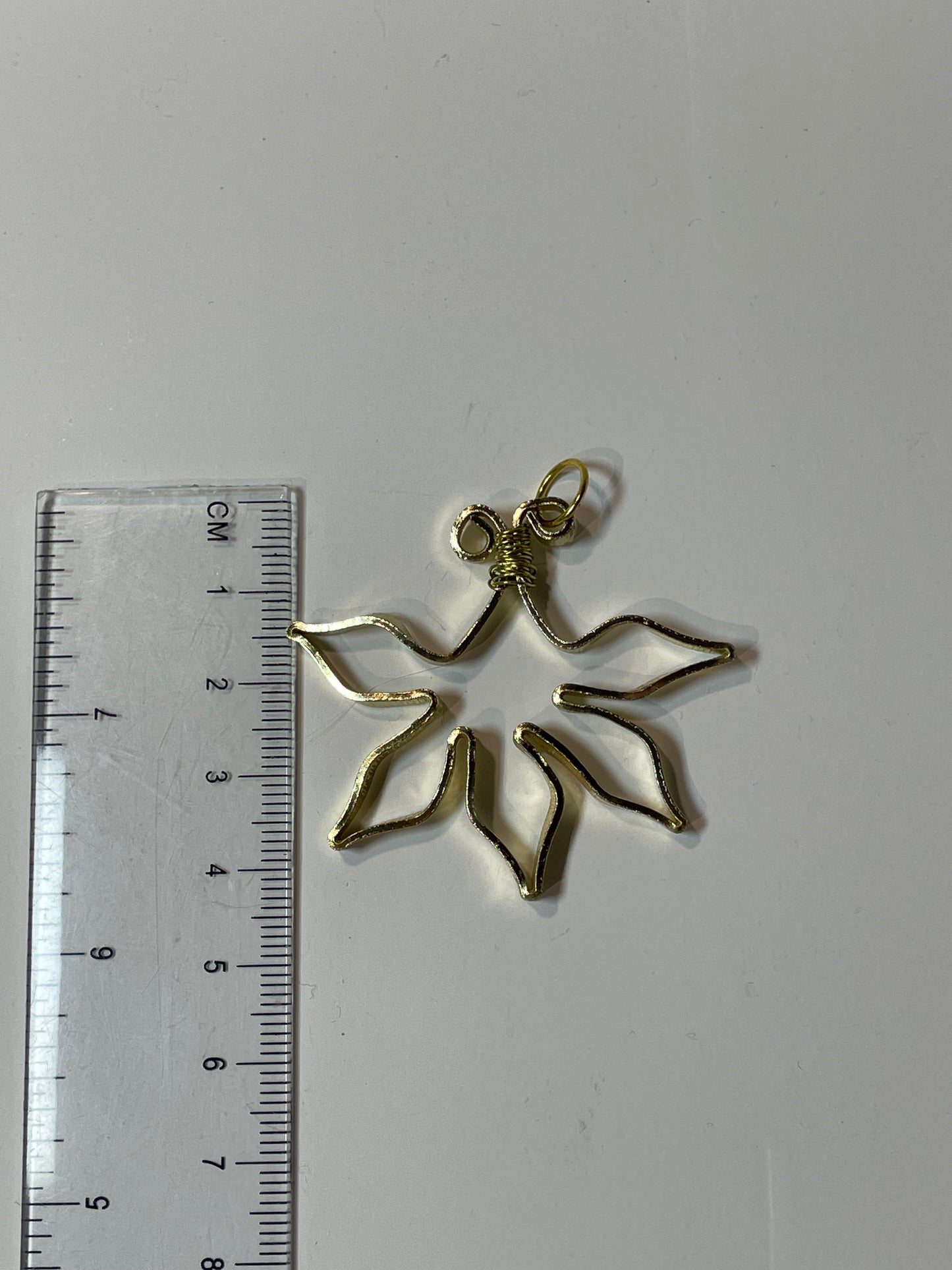 Wire gold lead pendant B