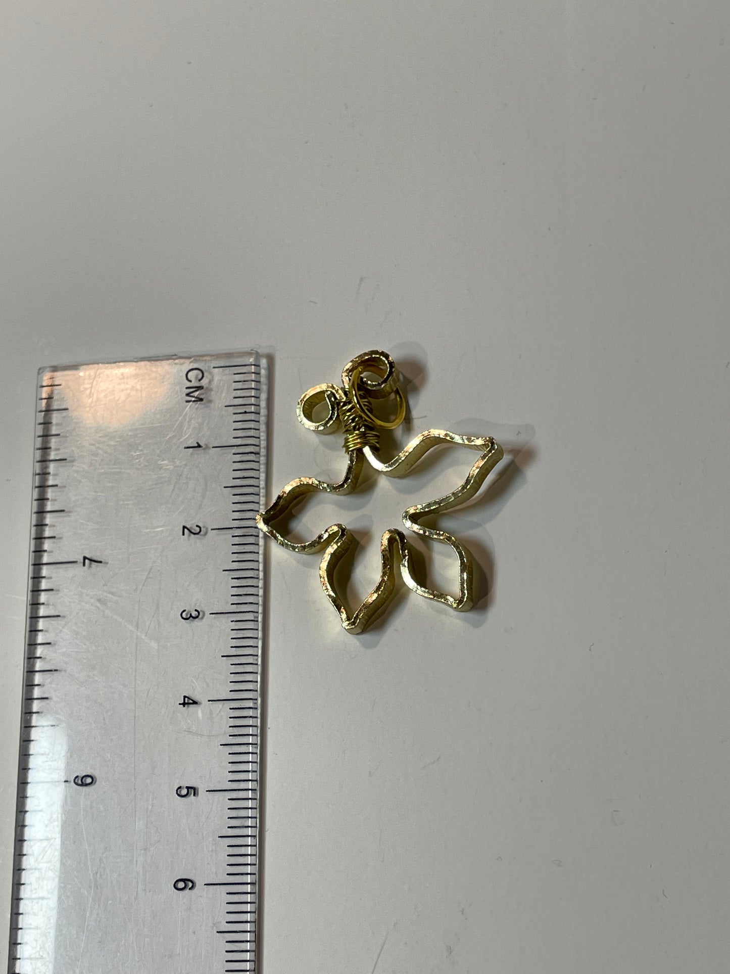 Wire gold leaf pendant G