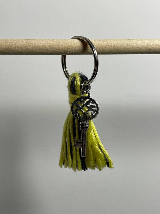 Liten nyckelring A - liten tassel - silvernyckel